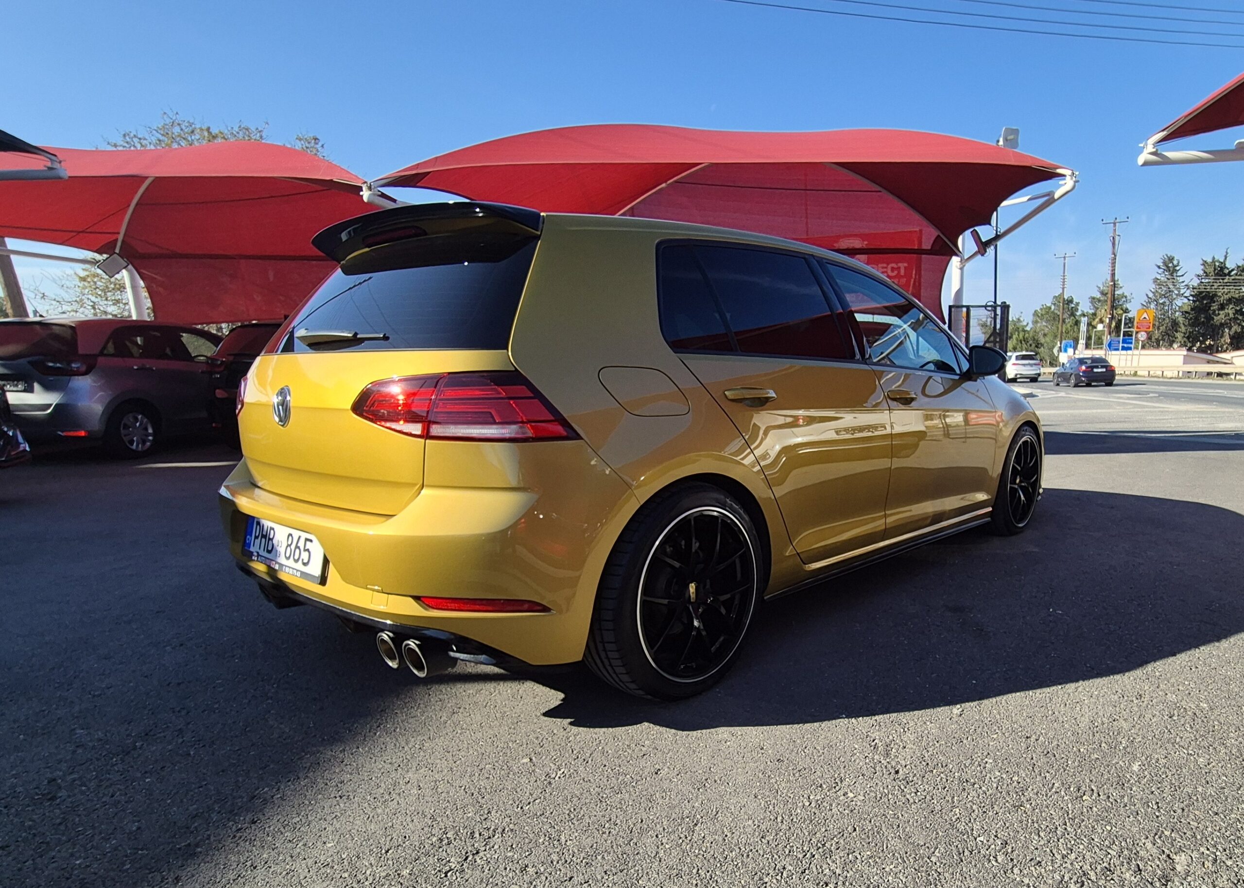 VOLKSWAGEN GOLF