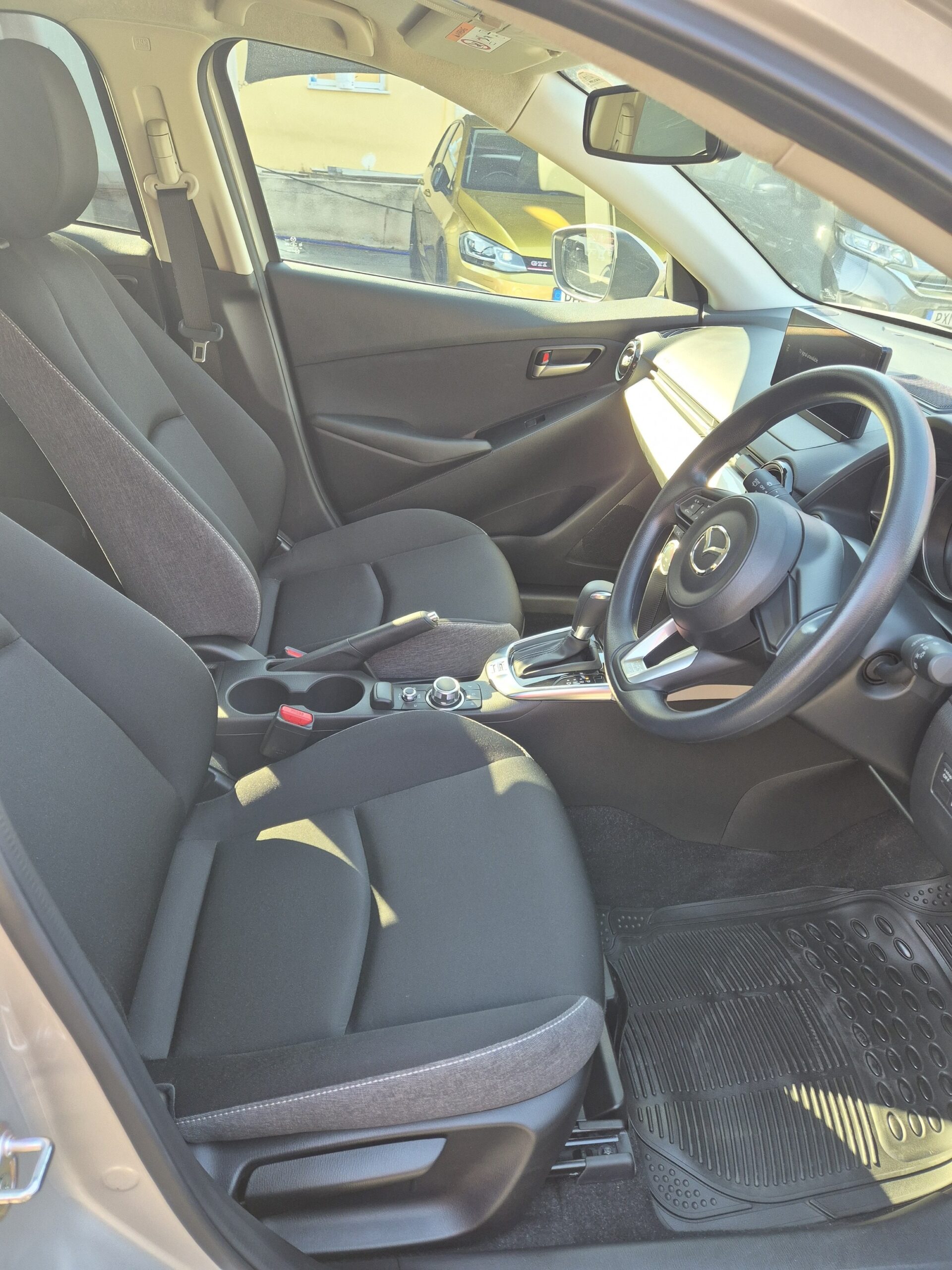 MAZDA 2