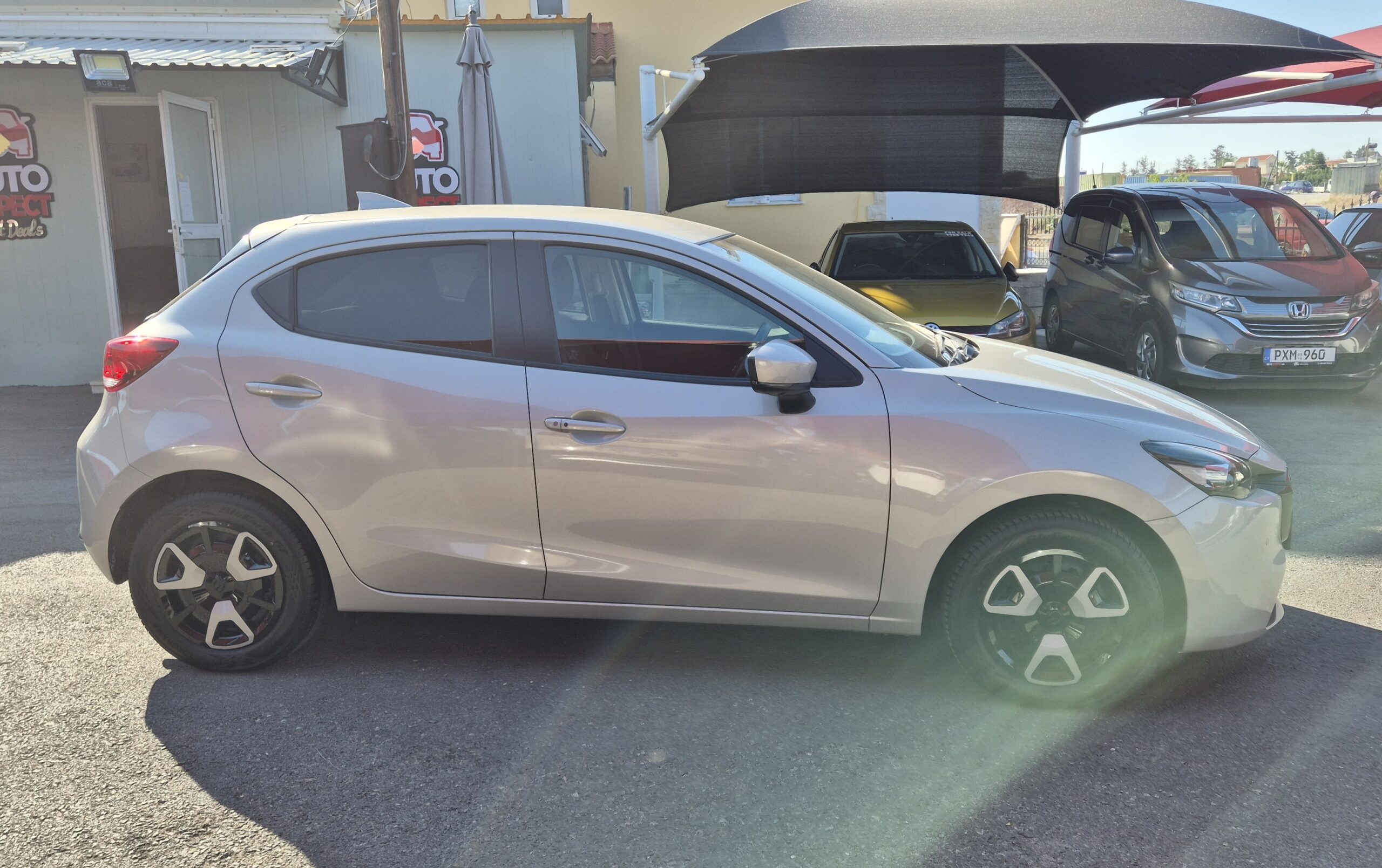 MAZDA 2