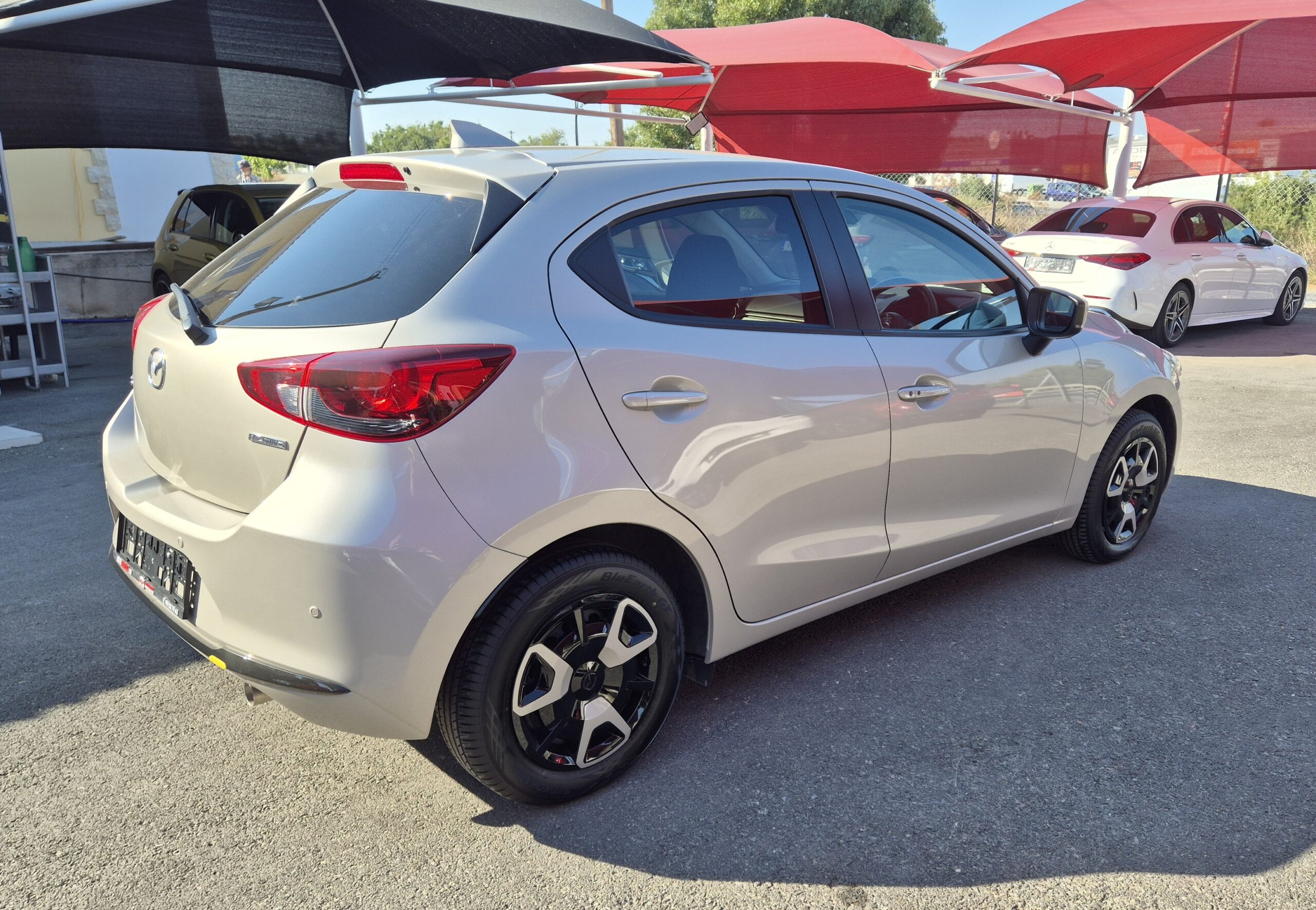 MAZDA 2