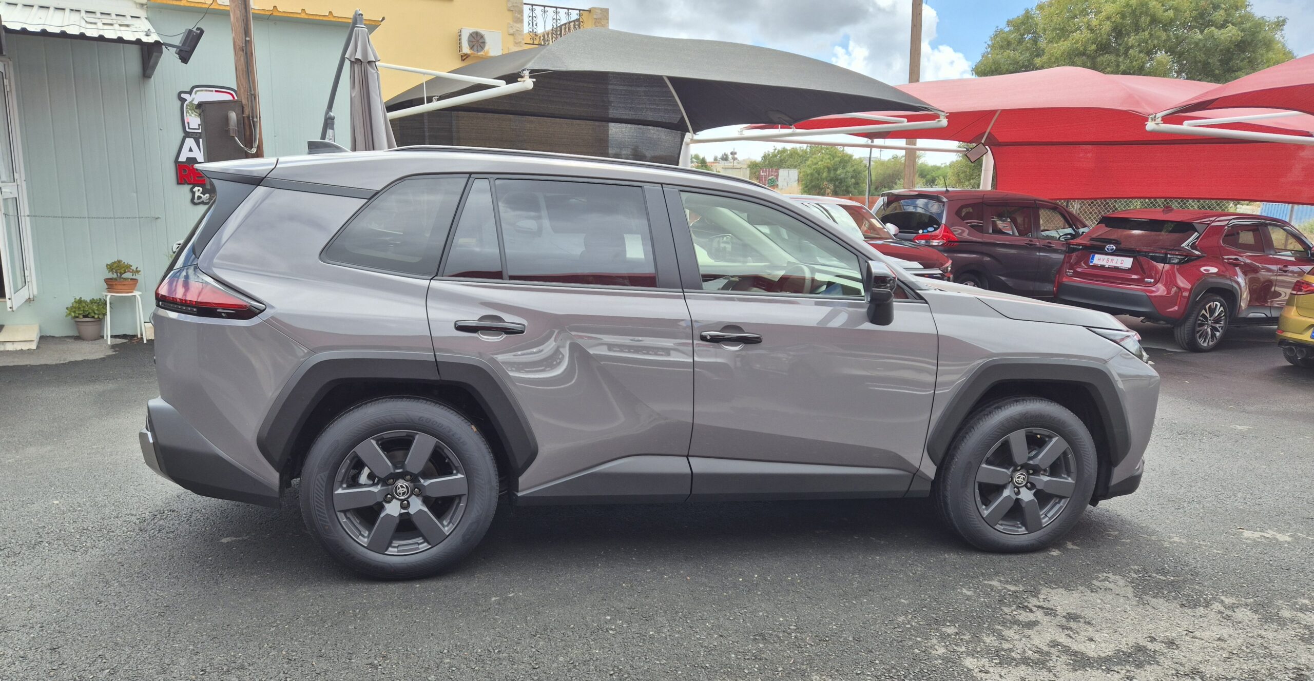 TOYOTA RAV4 e-HEV ADVENTURE